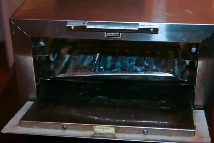 Sterilizing oven