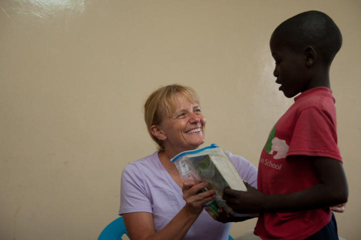 Gaye handing out gifts
