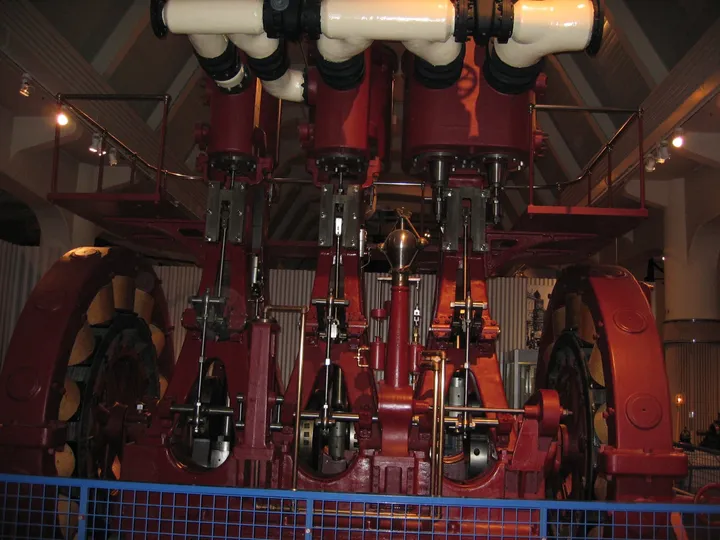 Steam engine and electric generator