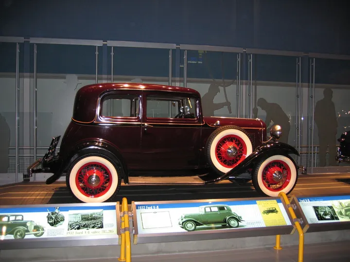 1932 Ford V-8