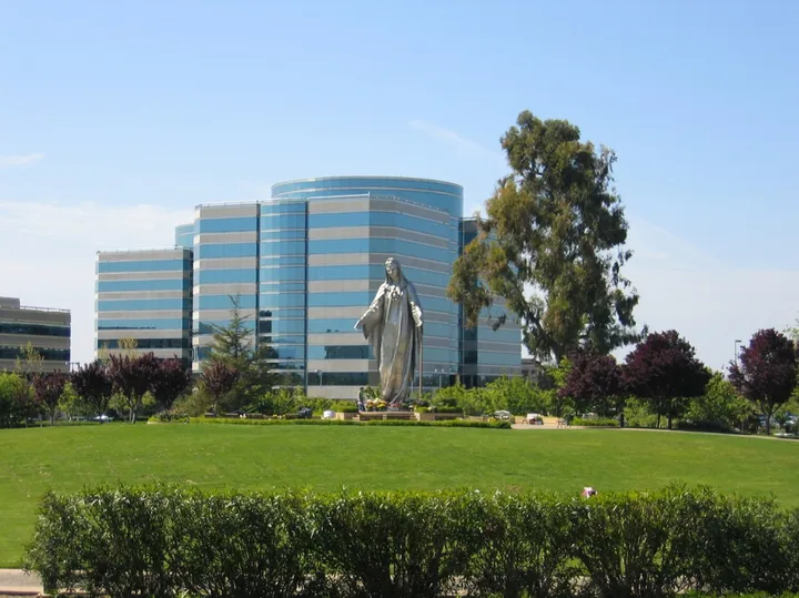 The statue and garden of OLP