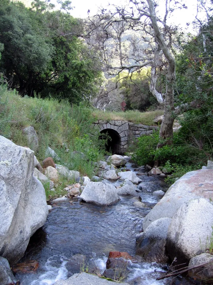 A creek with arch.