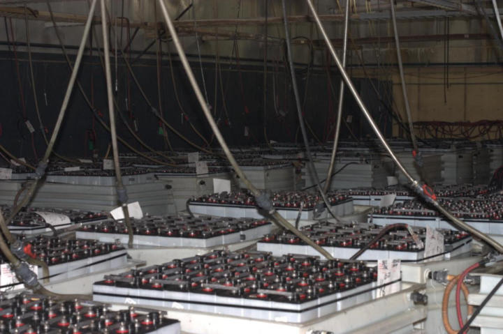 While the plates form, the cells are kept in tubs of cool water