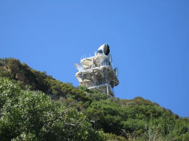 Possibly abandoned microwave tower